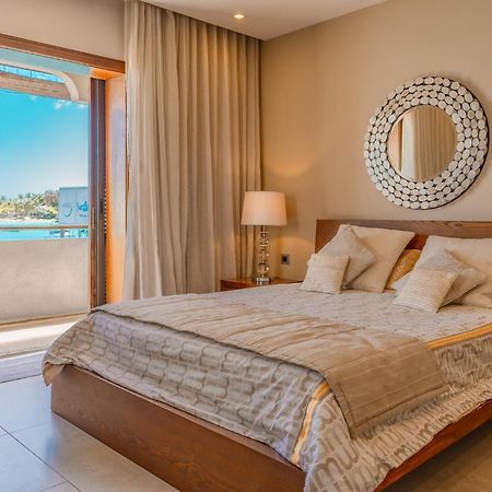 Beachfront Luxurious Stunning Sunset Boulevard Apartment, Grand Bay Buitenkant foto