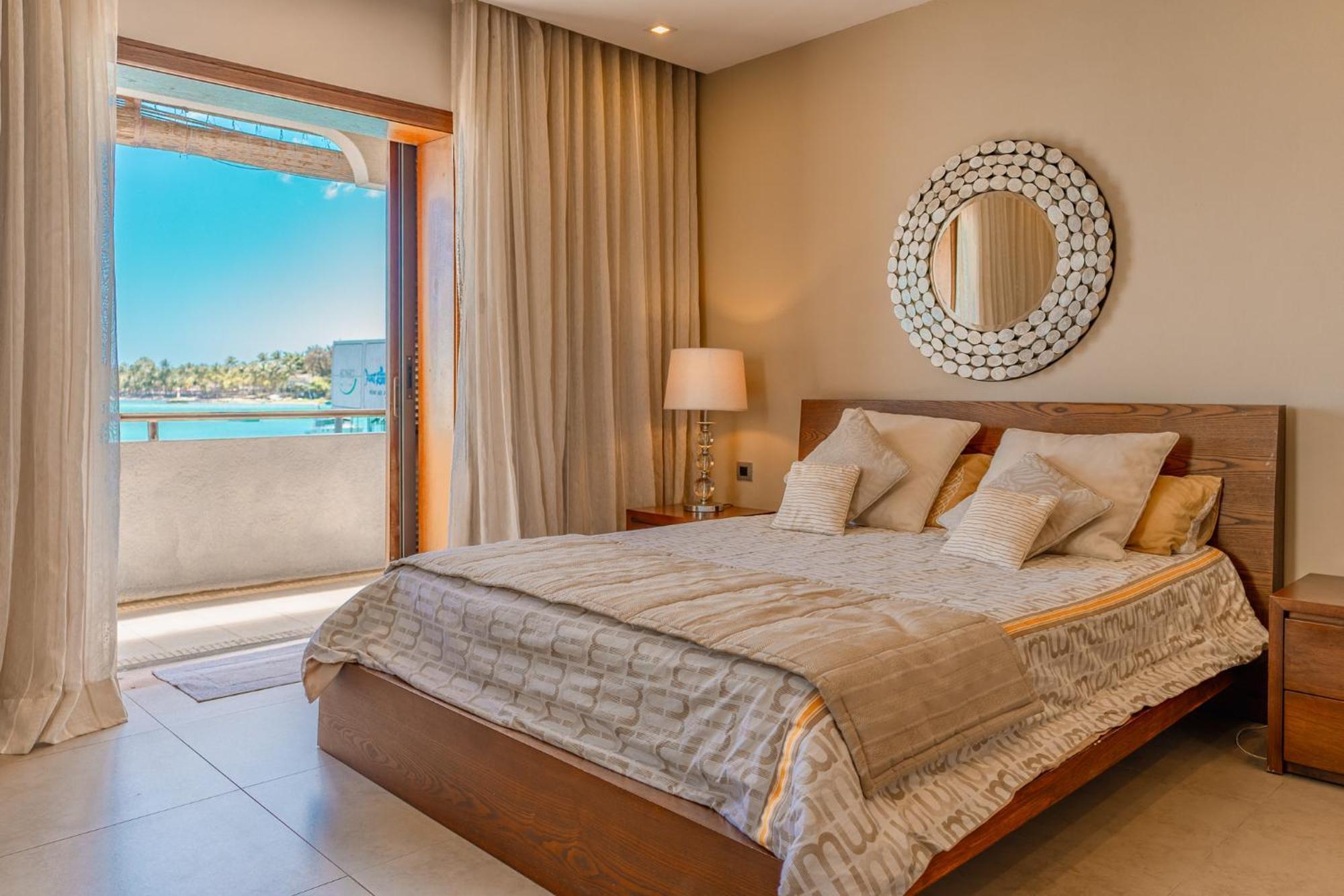 Beachfront Luxurious Stunning Sunset Boulevard Apartment, Grand Bay Buitenkant foto