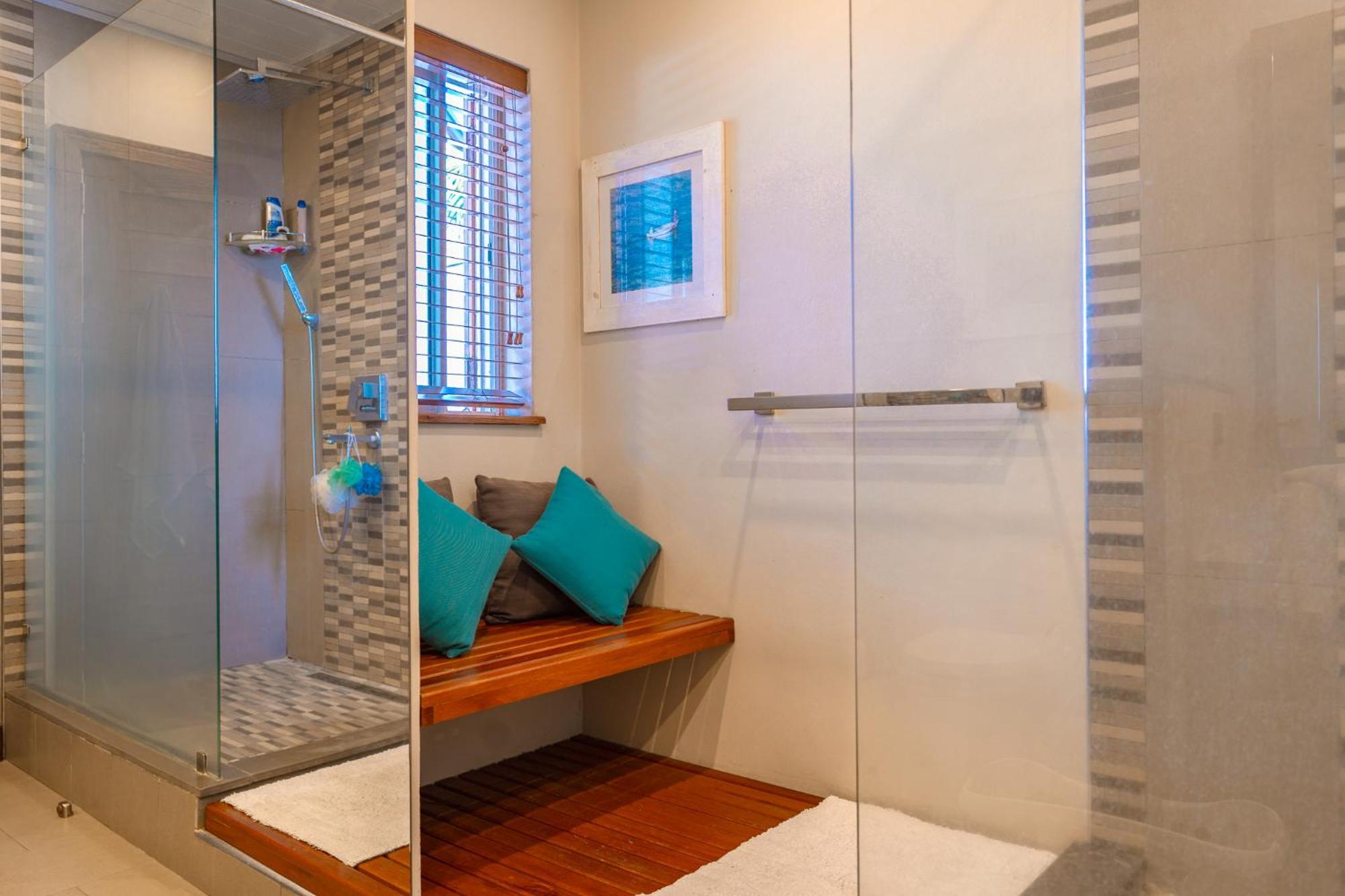 Beachfront Luxurious Stunning Sunset Boulevard Apartment, Grand Bay Buitenkant foto