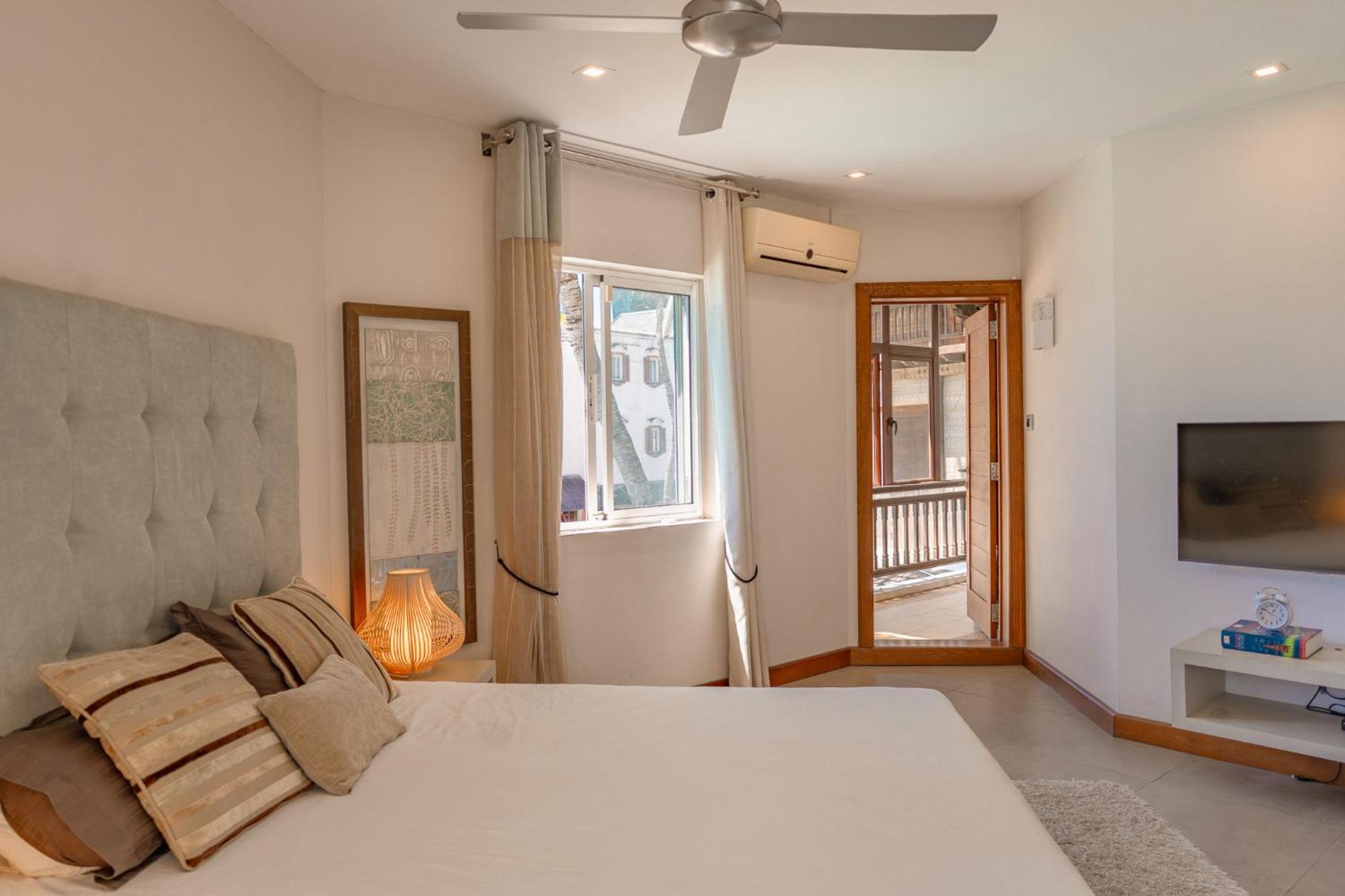 Beachfront Luxurious Stunning Sunset Boulevard Apartment, Grand Bay Buitenkant foto