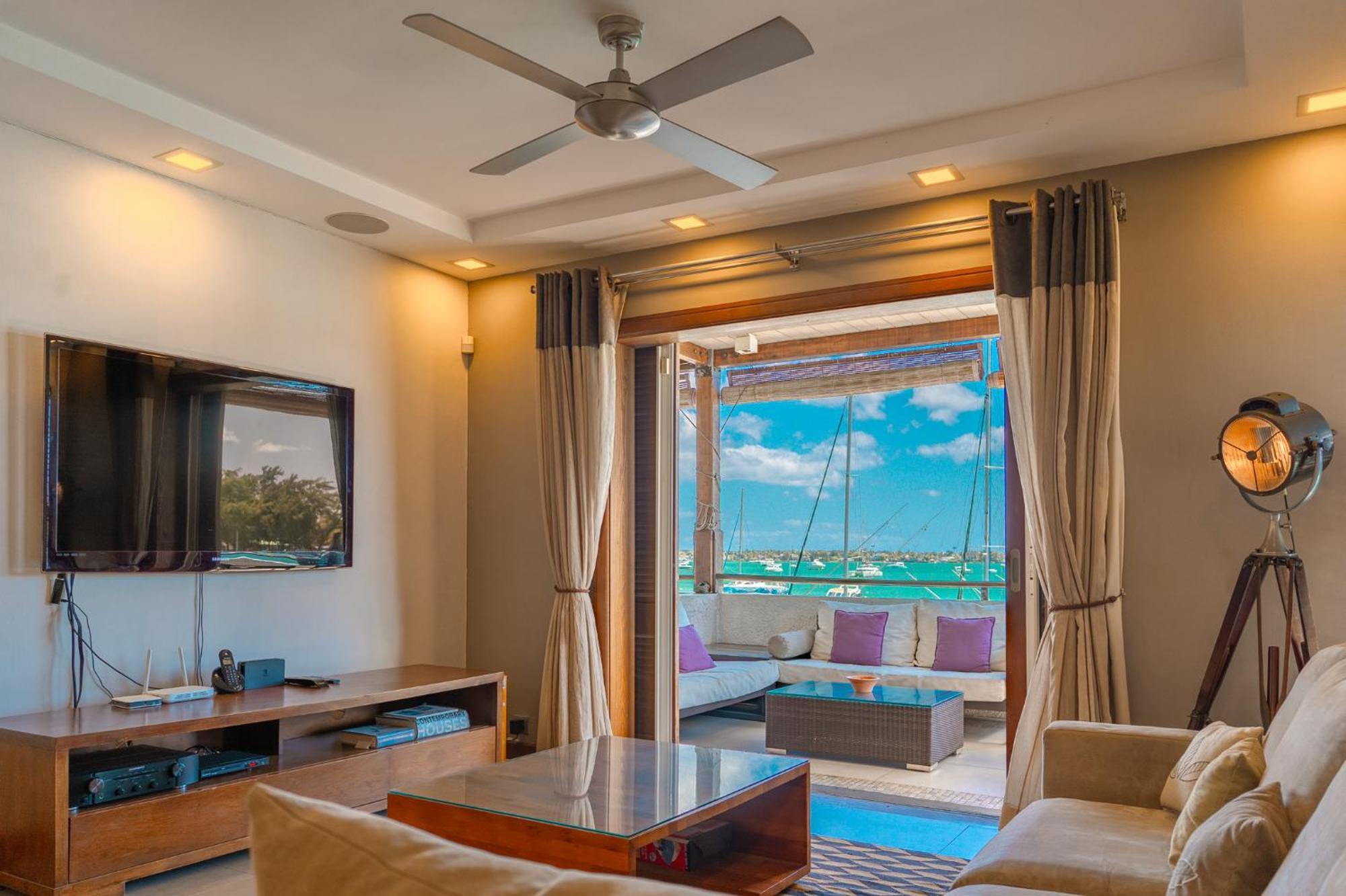 Beachfront Luxurious Stunning Sunset Boulevard Apartment, Grand Bay Buitenkant foto