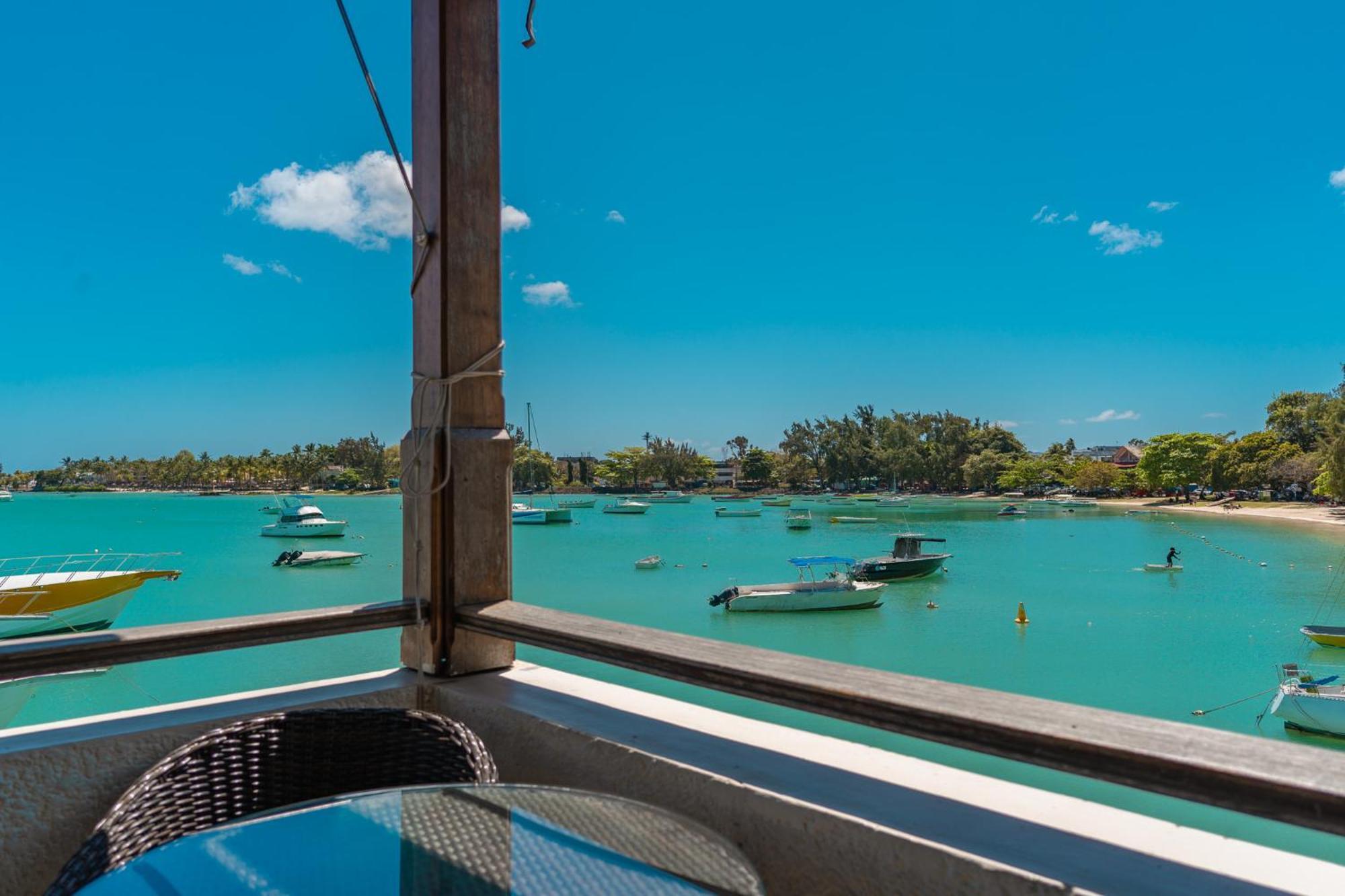 Beachfront Luxurious Stunning Sunset Boulevard Apartment, Grand Bay Buitenkant foto